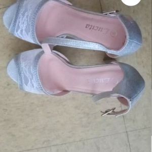 Silver high-heels